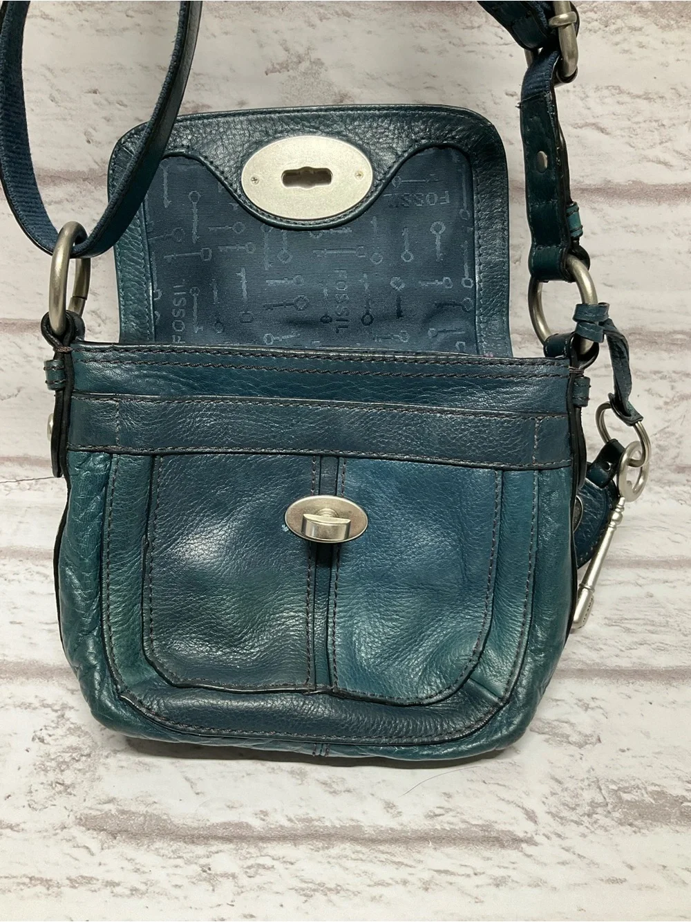Fossil compact leather